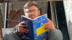 मयूर हेलिया
