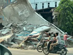 ဧပြီ ၂ ရက် မန္တလေးမြို့ မြင်ကွင်းများ။ 