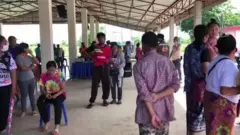 হত্যাকাণ্ডের পর ডে-কেয়ার সেন্টারের বাইরে উদ্বিগ্ন অভিভাবক ও স্বজন