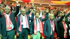 መሪሕነት ህወሓት ኣብ ኣዳራሽ ሓወልቲ ሰማእታት