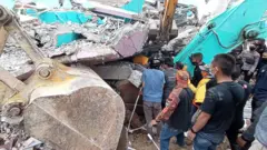 عملیات جستجو و نجات زیرآوار ماندگان زلزله اندونزی
