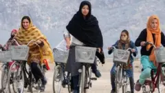 लड़कियों का साइकिल कैंप
