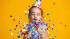 Niña en cumpleños