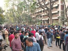 আদালতের আদেশের পর বিকেলে বুয়েট ক্যাম্পাসে সংবাদ সম্মেলন করে আন্দোলনরত শিক্ষার্থীরা