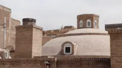 گنبد حمام موسایی‌ها در هرات که در بالا و در یک سمت آن دریجه‌ای دارد.