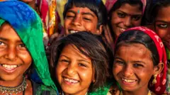 બીબીસી ગુજરાતી ભારત સરકાર વસતી ગણતરી સવાલો નીતિ સ્થળાંતર રોજગારી કામદાર 30 લાખ અધિકારીઓ અને 33 સવાલો, ભારત માટે નવી વસ્તીગણતરી કેમ ખાસ છે? 