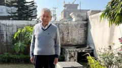 'লাদাখের আইস ম্যান' ছেওয়াং নোরফেল।   