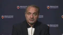 د. سيد حسين موسوفيان الدبلوماسي الإيراني السابق وخبير السياسات النووية وأمن الشرق الأوسط 