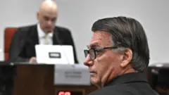 O ex-presidente brasileiro Jair Bolsonaro participa da segunda sessão de interrogatório perante o Supremo Tribunal Federal em Brasília, Brasil, em 10 de junho de 2025.