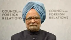 વડા પ્રધાન મનમોહનસિંહ, નાણામંત્રી, નાણાપ્રધાન, પ્રધાનમંત્રી, સફળ કે નિષ્ફળ, ઉદારીકરણ, નરસિંહ્મારાવ, સોનિયા ગાંધી, કૉંગ્રેસ, મનરેગા, રાઇટ ટુ ઇન્ફર્મેશન ઍક્ટ, મફત અનાજ