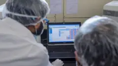 Các xét nghiệm nhanh được cho là giúp phát hiện kháng thể trong máu của những người đã dùng Covid-19