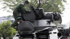 รถหุ้มเกราะและทหารเมียนมา