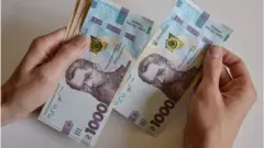 Скільки "тисяч" треба сплатити платникам податків, щоб влада виплатила по тисячі кожному вакцинованому?