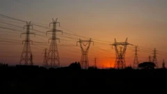 Awọn opo ina ninu okunkun birimu