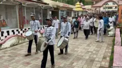 मोनिका यांची अंत्ययात्रा