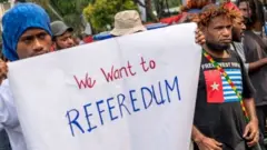 Ada elemen masyarakat Papua yang ingin referendum penentuan masa depan Papua.