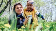 Ekaterina na mwanawe aliyemuasili