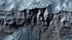 ภาพระยะใกล้ตรงส่วนหนึ่งของหุบผา Valles Marineris บนดาวอังคาร