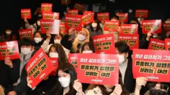 지난 2월 2022 대선대응 청년행동 '대선 비상선언'에서 대선후보들에게 갈라치기 중단을 요구하는 청년들