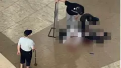 3일 오후 경기 성남시 분당구 서현역 인근에서 발생한 흉기 난동 사건으로 한 시민이 쓰러져 있다