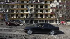 дом в Шуше, подвергшийся обстрелу (29 октября 2020)