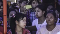 အလုပ်ပြန်လျှောက်တဲ့ အလုပ်သမားတွေမှာ လည်း အလုပ်ရရှိပြီးမှ ပြန်အဖြုတ်ခံရတာ တွေရှိနေ