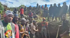 بر اساس گزارش‌ها به دلیل تداوم رانش زمین، امدادگران در خطر هستند