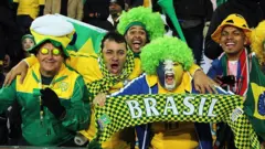 Torcedores brasileiros durante jogo do Brasil na Copa de 2010