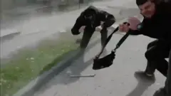 ruski balisticki raketni napad na grad sumi u ukrajini, ljudi beze