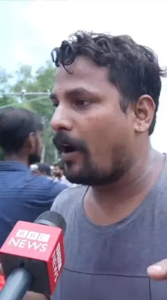 पटना में पुलिस ने किया लाठीचार्ज, दागे आंसू गैस के गोले