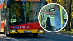 У Польщі чоловік ображав українських дітей в автобусі. Втрутилися міністри обох країн