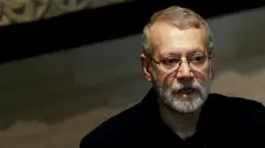 Ali Larijani com barba branca e óculos