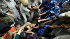 আন্তর্জাতিক প্রতিযোগিতায় মেডেলজয়ী কুস্তিগিরদের ওপরে পুলিশের বলপ্রয়োগ, রবিবার দিল্লিতে