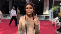 महानगरपालिकांच्या निवडणुकीचं मतदान आज गुरुवारी (15 जानेवारी) पार पडतंय. 