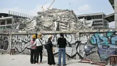 Prédio desaba em Bangkok