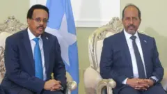 Madaxweynaha Hadda Xasan Sheekh Maxamuud iyo  madaxweyne Maxamed Cabdullaahi Farmaajo