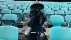 دھاتی مجسمے، کرکٹ