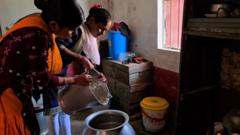 आंगनवाड़ी केंद्र में दलित सहायिका के विरोध में गांव वालों का बच्चों को स्कूल भेजने से इनकार, फिर कैसे माने 