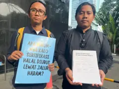 Wana Alamsyah (links) und Zararah Azhim Syah (rechts) meldeten den Leiter von BGN Dadan Hindayana und ein Unternehmen bei der KPK wegen des Verdachts der Korruption bei Halal-Zertifizierungsdiensten bei SPPG am Donnerstag (07.05.).