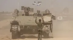 آليات الإسرائيلية بالقرب من مدينة رفح
