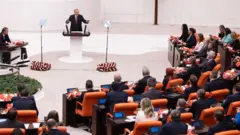 Cumhurbaşkanı Erdoğan, meclis genel kurulunda. 