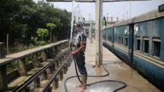 গবেষণায় দেখা গেছে, ১৯৮০ এবং ১৯৯০-এর দশকে ঢাকায় মার্চের দ্বিতীয় বা তৃতীয় সপ্তাহ থেকে তাপপ্রবাহ শুরু হলেও ১৯৯৭ সালের পর থেকে এতে ভিন্নতা এসেছে।