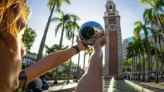 Адам менен роботту айырмалай ала турган шар