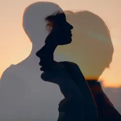 Imagem sobreposta do rosto de duas pessoas, um homem e uma mulher