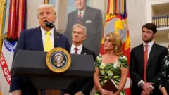 Дональд Трамп поддержал заявление госсекретаря США Марко Рубио о том, что посреднические усилия Белого дома не будут бесконечными: «Марко прав, когда говорит, что мы хотим, чтобы это закончилось»