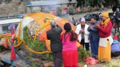 ਨੇਪਾਲ ਤੋਂ ਆਈਆਂ ਚੱਟਾਨਾਂ 