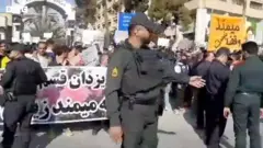تجمع اهالی میمند در اعتراض به ادعای موقوفه بودن زمین‌هایشان