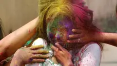 होली में जापानी महिला के साथ बदसलूकी