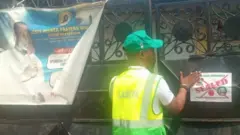 Oṣiṣẹ LASEPA kan n ti ile kan pa