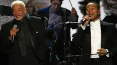Bill Withers mgbe ya na John Legend na-agụ egwu, Maazị Withers nọ n'afọ 81 nwụọ